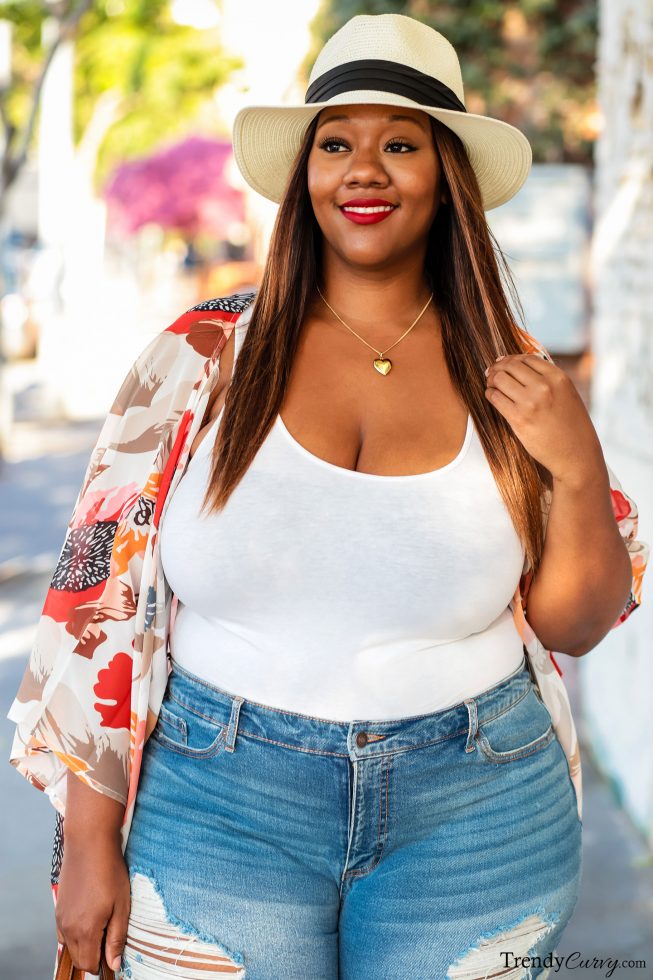 I'm a plus size fashion stylist - the best denim shorts, tops & dresses for  summer, regardless of your apron tum